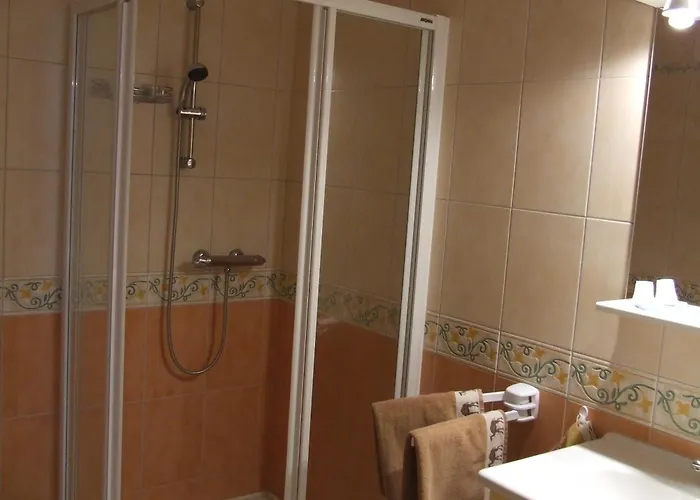 Les Abris De La Nocleg ze śniadaniem 3*